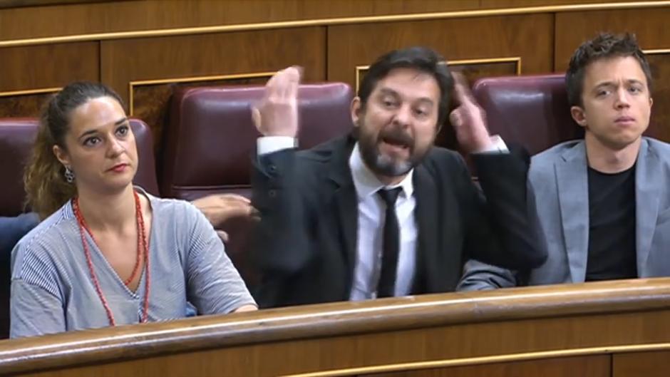 Tensión entre Iglesias y Zoido al recordar a «Billy El Niño» en el Congreso