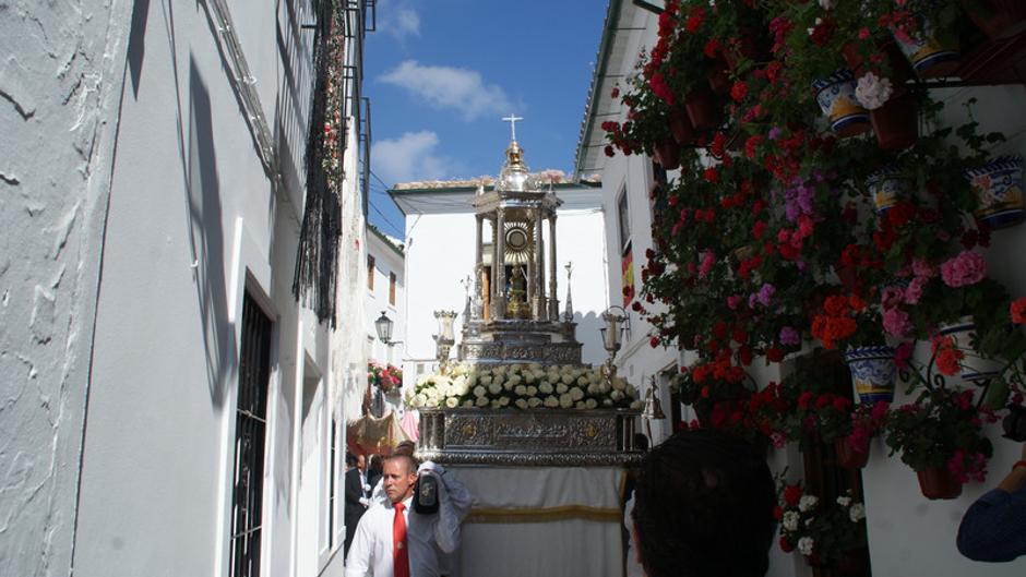 El jueves de Corpus sigue reluciendo más que el sol en Priego de Córdoba