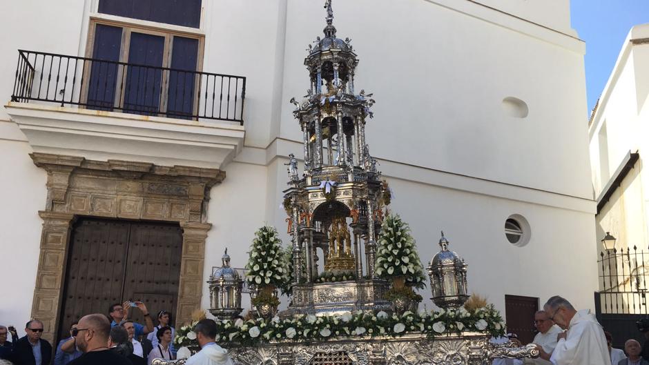 Salida de la Custodia desde Santa Cruz