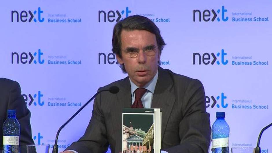 Aznar se ofrece para ayudar a unir el centro derecha