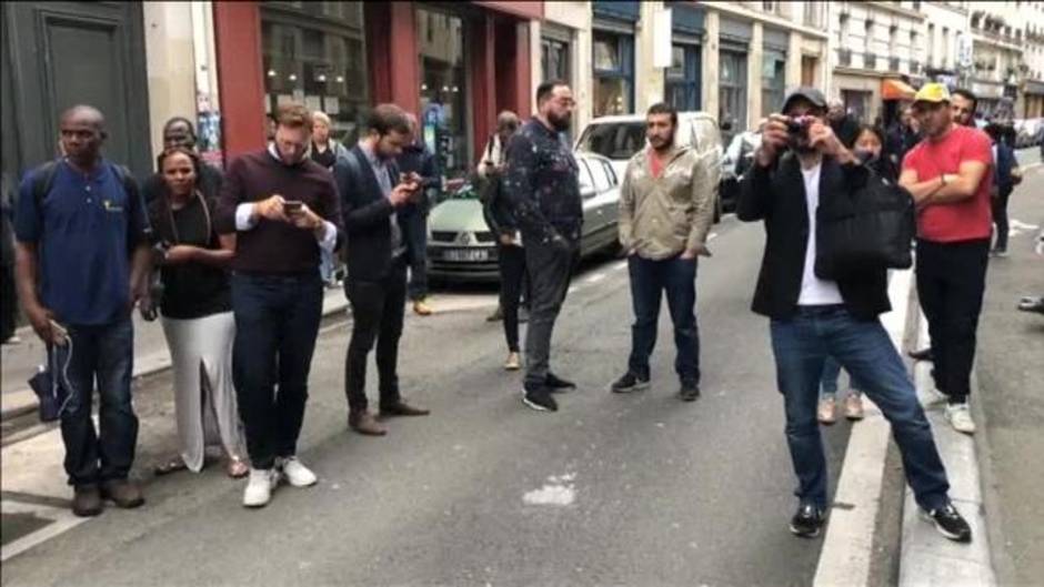 Un hombre toma a dos rehenes en París