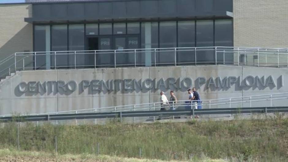 Tres miembros de 'La Manada' abandonan la cárcel de Pamplona