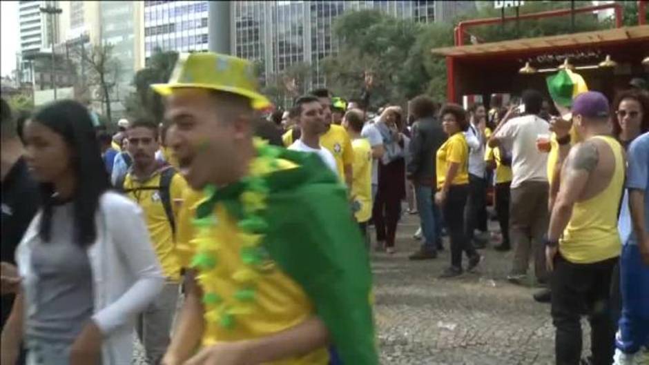 Euforia de los fans brasileños en Rusia tras el triunfo de su selección ante Costa Rica