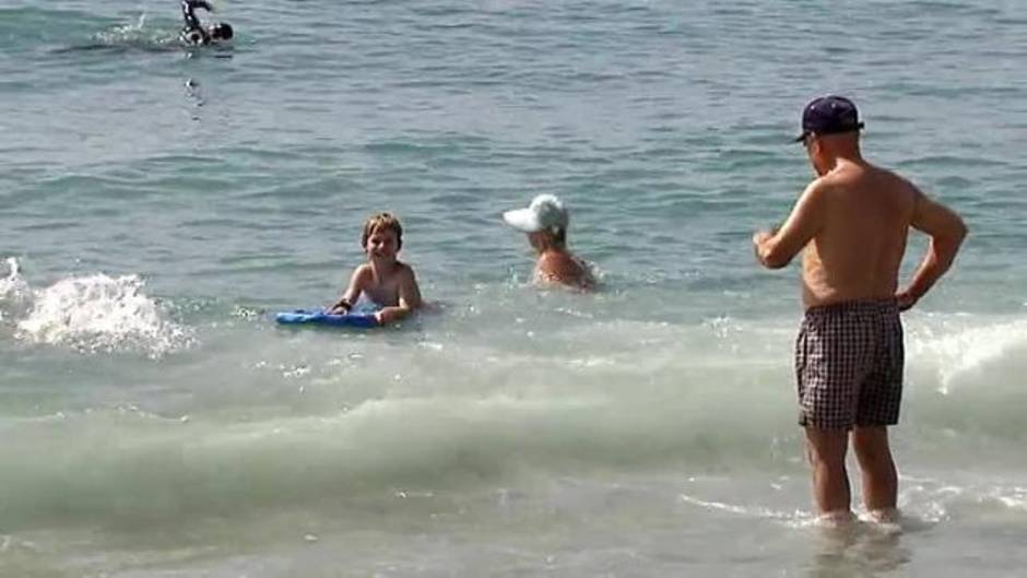 Los abuelos cuidan de los niños en verano