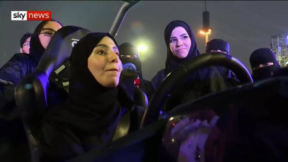 Las mujeres ya pueden conducir en Arabia Saudí