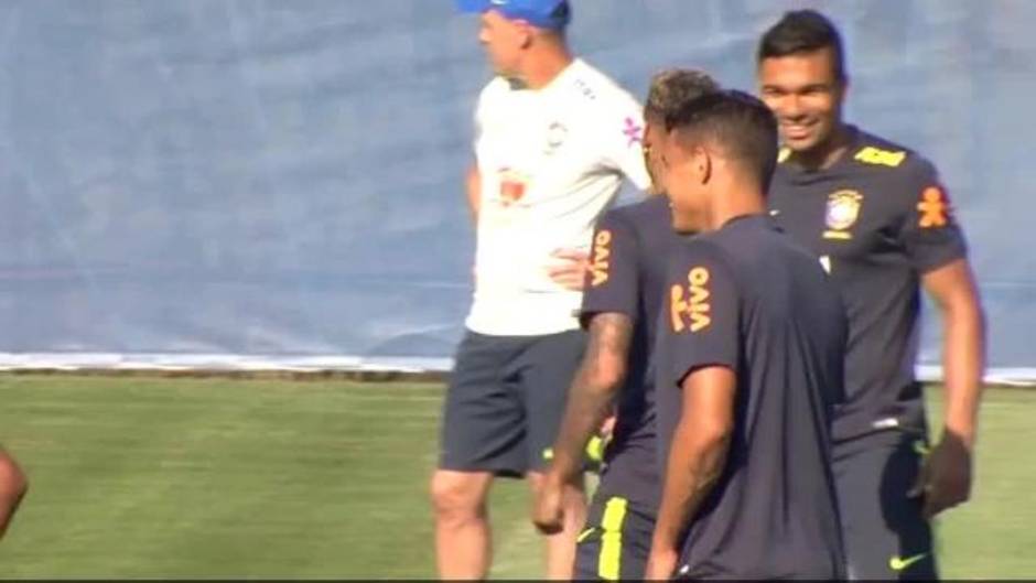 Neymar vuelve a divertirse una vez más en el entrenamiento de Brasil