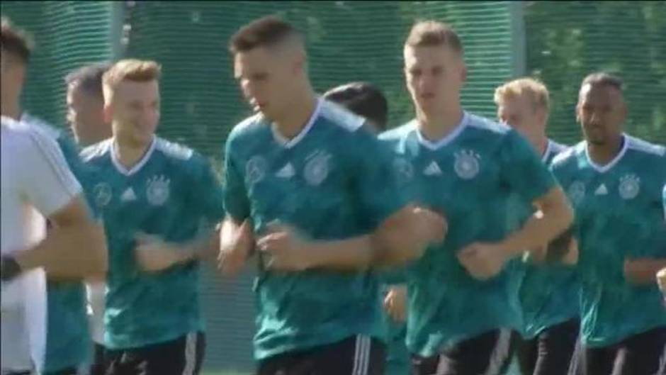 Calma tensa en el entrenamiento de Alemania