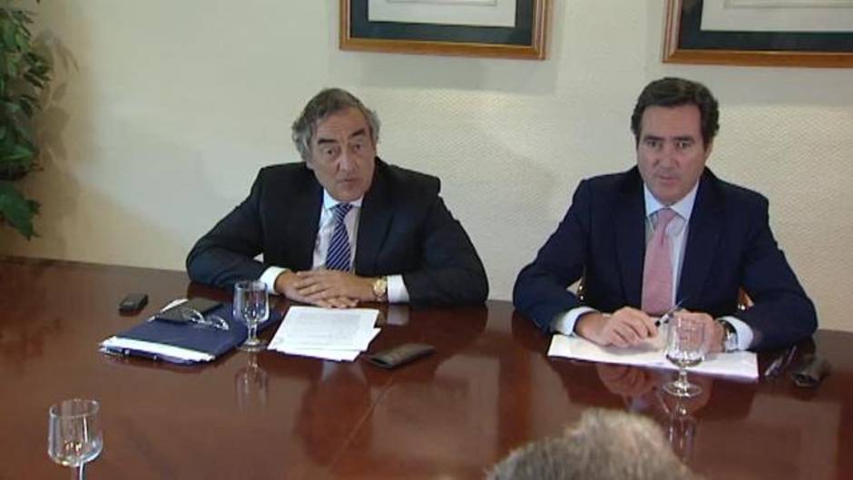 Sindicatos y empresarios acuerdan subir los salarios en torno a un 2% fijo y 1% variable