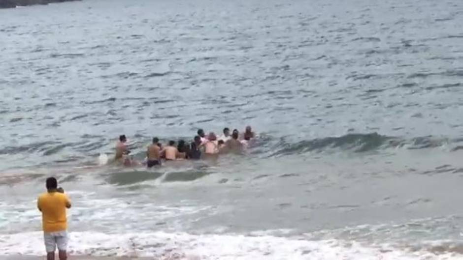 Emocionantes imágenes del rescate de una cría de ballena