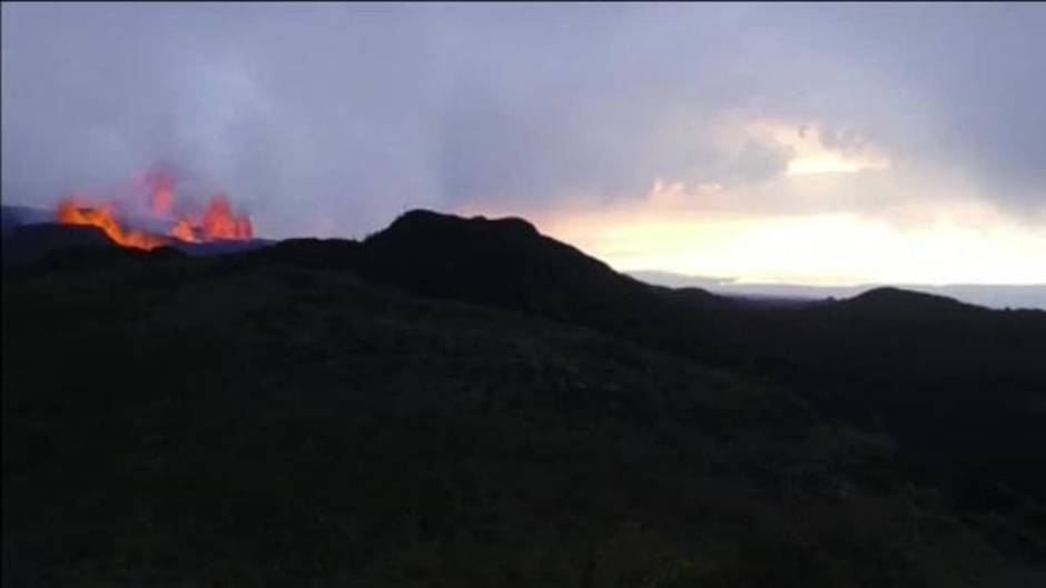 Volcán Sierra Negra entra en erupción en Galápagos y decretan alerta amarilla