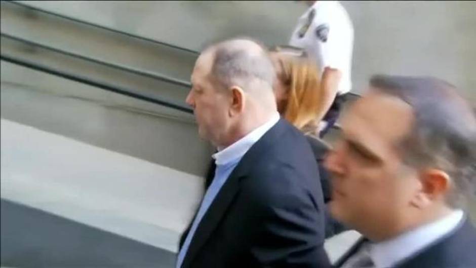 La Fiscalía de Manhattan acusa a Harvey Weinstein de forzar a una tercera mujer