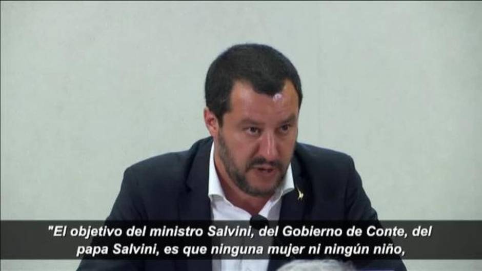 Salvini quiere que los inmigrantes que lleguen a Italia lo hagan en avión