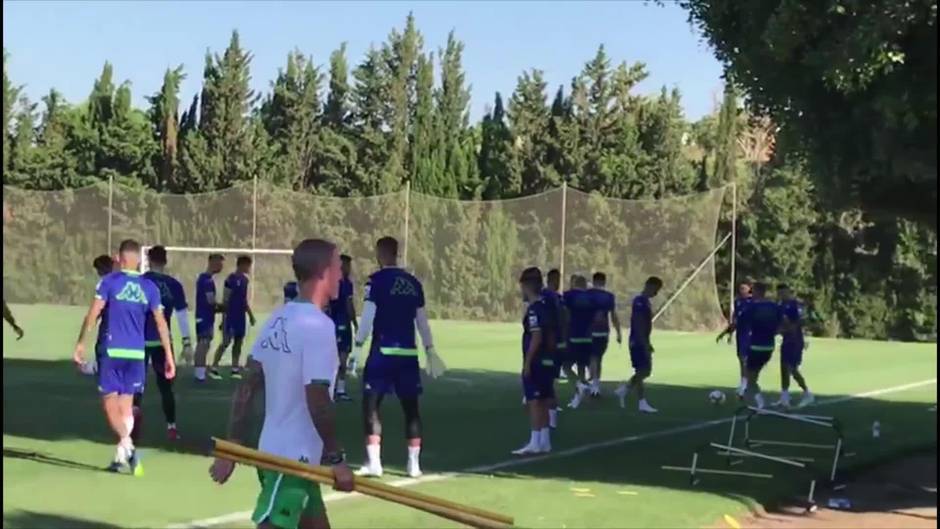 Feddal y Francis comienzan al margen el primer entrenamiento del Betis en Montecastillo