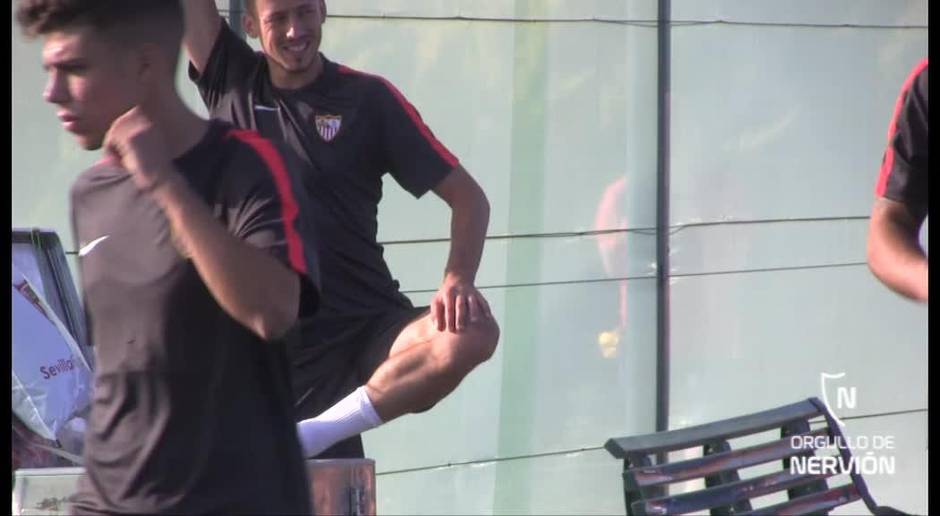 Lenglet se entrena con el Sevilla en Benidorm