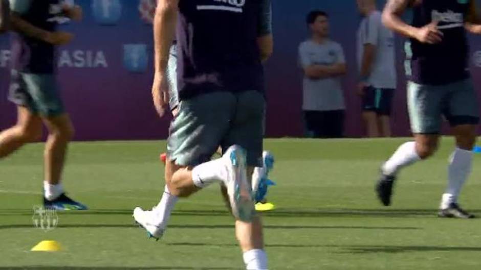 Lenglet, sonriente en su primer entrenamiento azulgrana