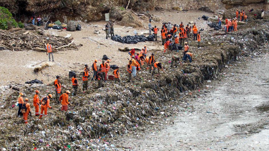 Un océano de plásticos: Sobrecogedoras imágenes de la contaminación en República Dominicana