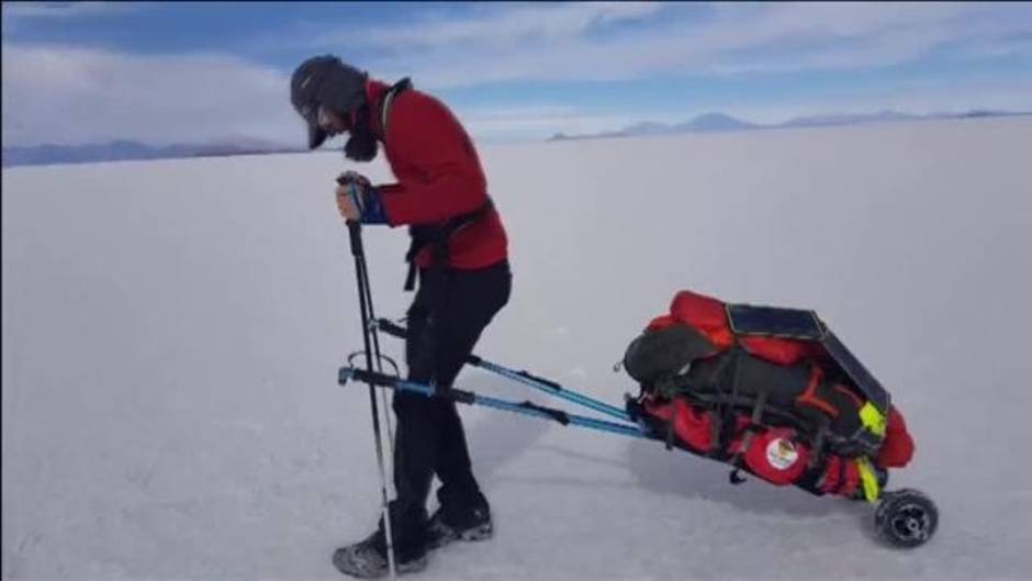 Un francés decide cumplir su sueño de viajar al desierto de sal de Bolivia antes de quedarse ciego