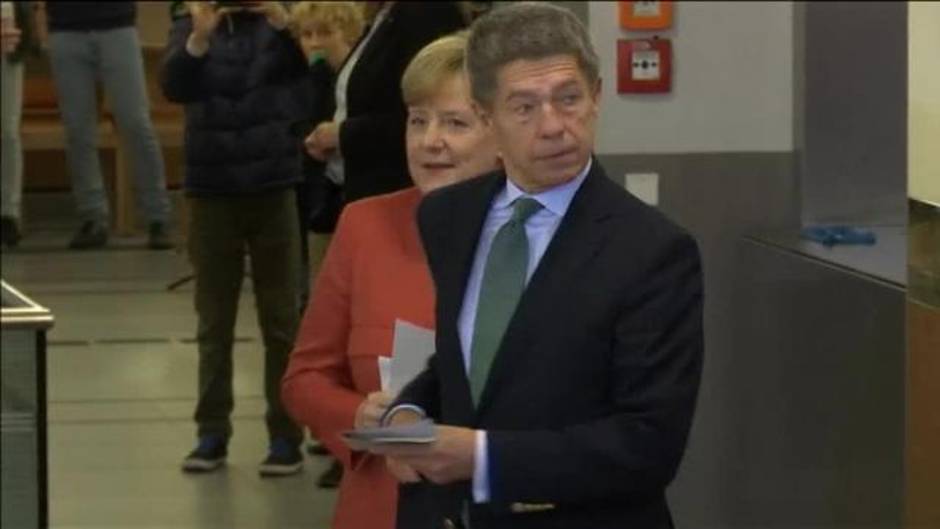 La mujer de Pedro Sánchez y sus dos hijas viajaron al FIB en coche