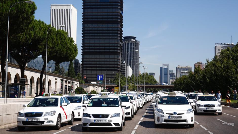 Así está la Castellana con la huelga de taxistas