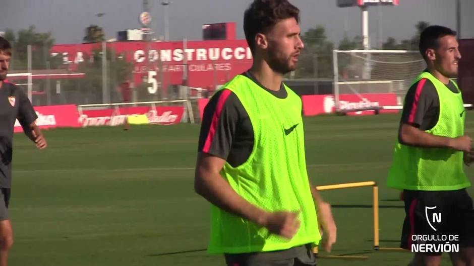 Sergi Gómez se ejercita en la ciudad deportiva del Sevilla FC