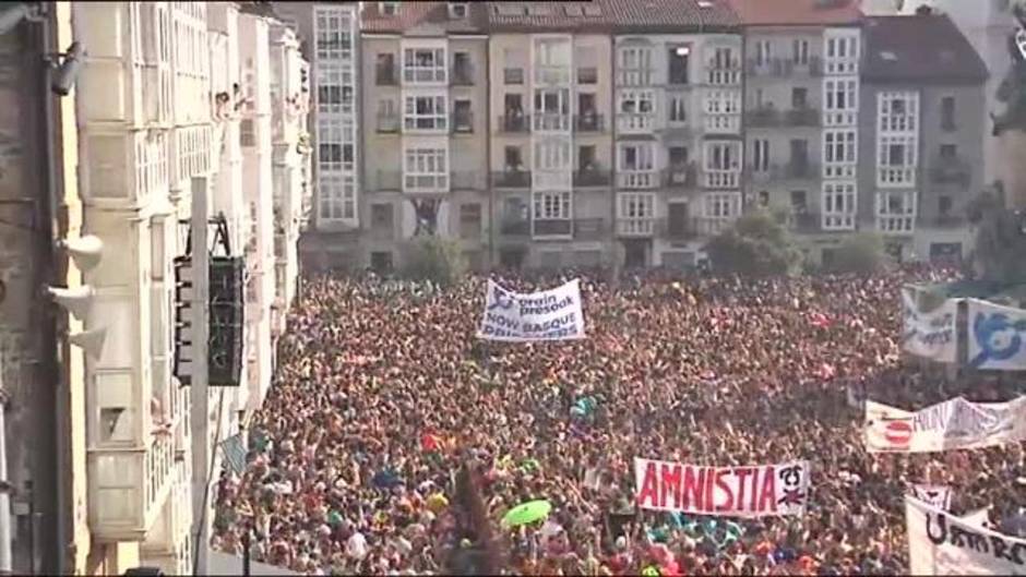 Vitoria arranca sus fiestas grandes con la bajada de Celedón