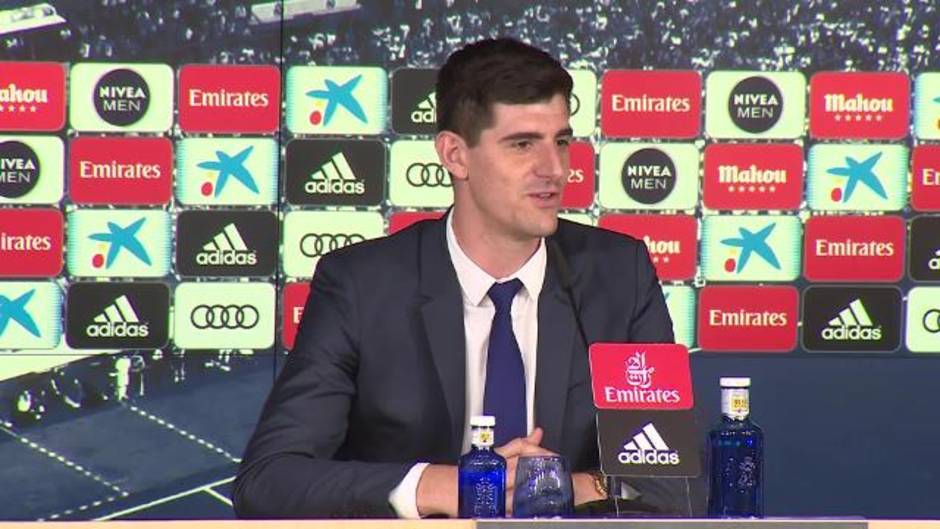Courtois: "Nunca ha besado un escudo salvo el del Real Madrid"