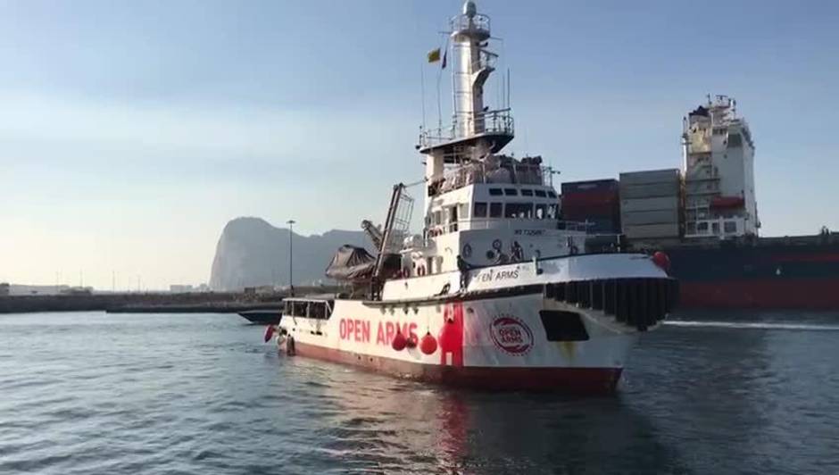 Llegada del Open Arms al puerto de Crinavis en San Roque
