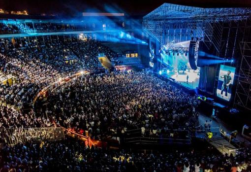 Aspecto de la plaza de toros de Alicante, llena en este recital