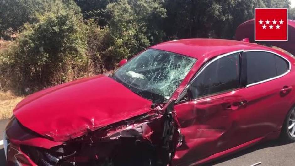 Dos heridos en un fuerte choque frontal en Valdemorillo