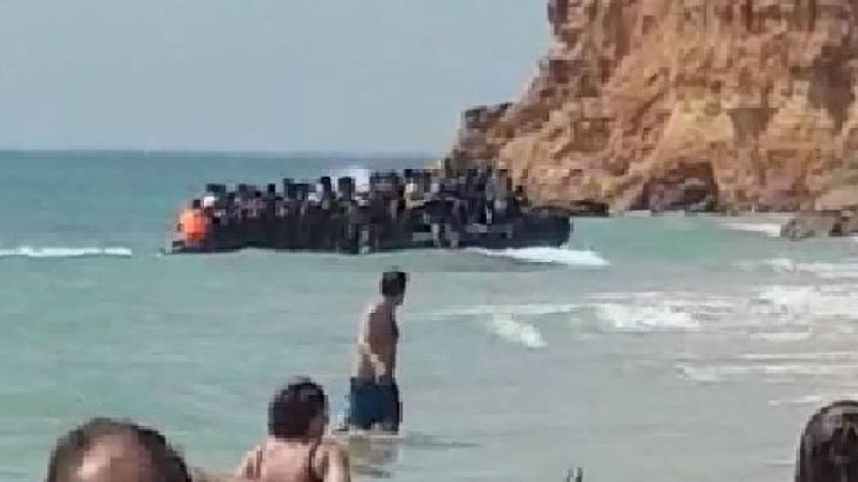 Así ha sido el último desembarco de inmigrantes ilegales en una playa de Cádiz