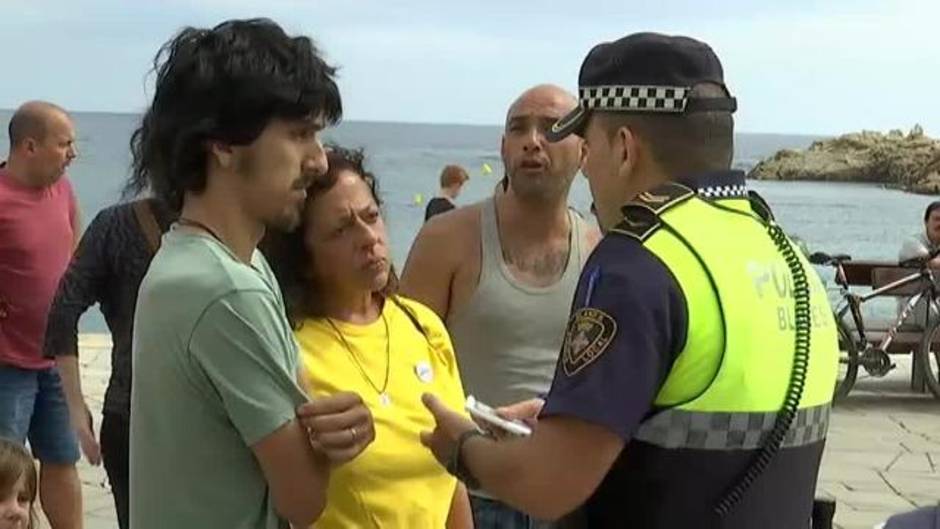 El dueño de un restaurante de Blanes se enfrenta a los independentistas que colocaron lazos amarillos en su local