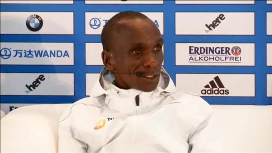 Eliud Kipchoge bate el récord mundial de maratón en Berlín tras completarlo en dos horas, un minuto y 39 segundos