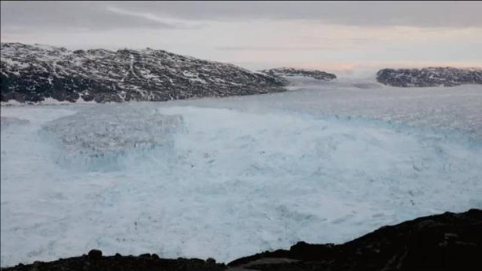 Iceberg de 6.4 km se desprende del glaciar Helheim