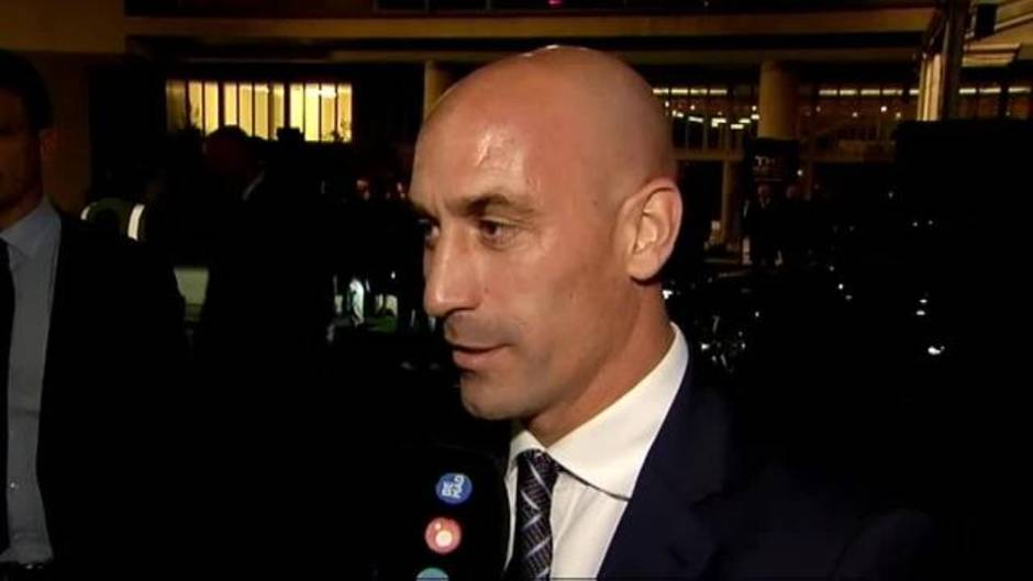 Rubiales: "Nosotros protegemos los valores del fútbol español"