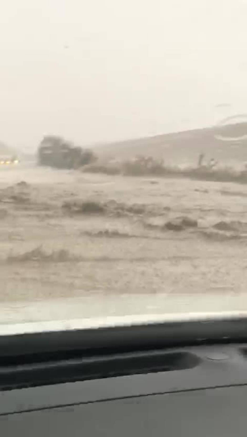 CARRETERA INUNDADA CUELLAR VALLELADO