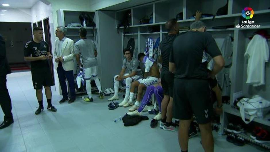 LaLiga (J7): El Real Valladolid se prepara en el vestuario antes de saltar al campo