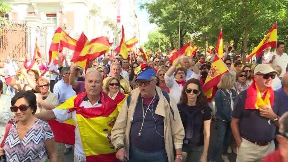 Manifestación contra el impuesto de sucesiones y la política de Sánchez