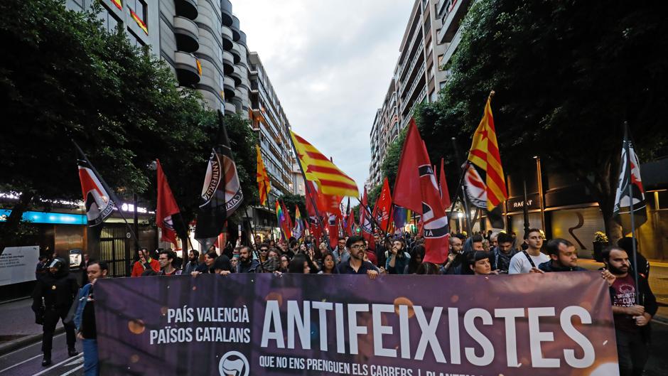 Vídeo: la Policía impide el boicot de la extrema derecha a la manifestación separatista del 9 d'Octubre