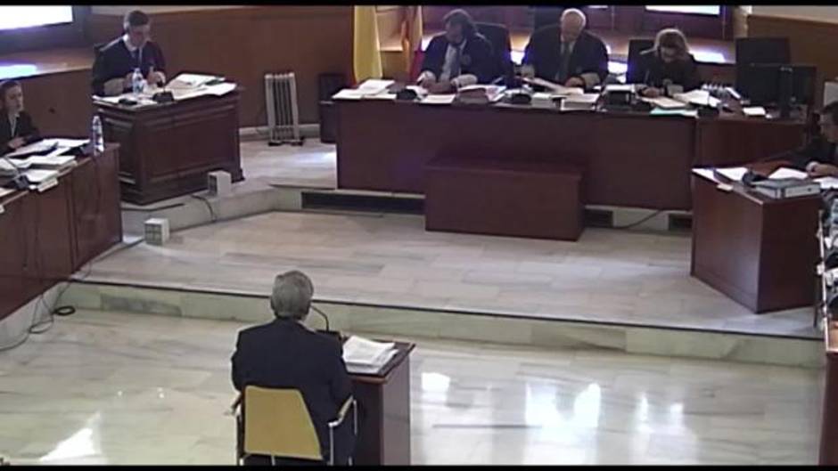 Narcís Serra dice que aprobaron un salario "prudente" a directivos