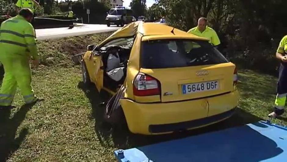 Mueren tres jóvenes en Ferrol al estrellar su coche contra un poste de hormigón