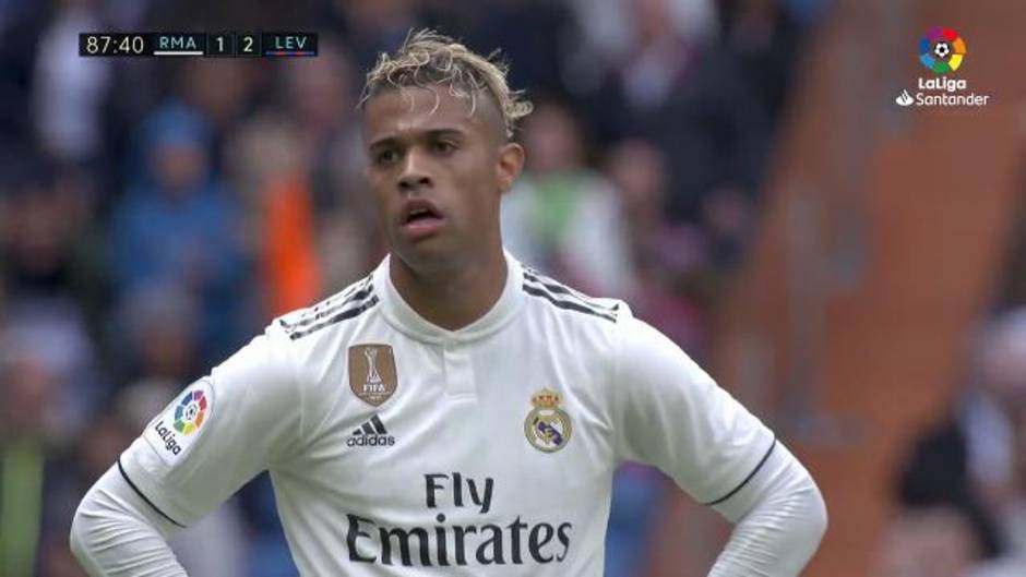 El gol anulado a Mariano en los últimos minutos del Real Madrid - Levante