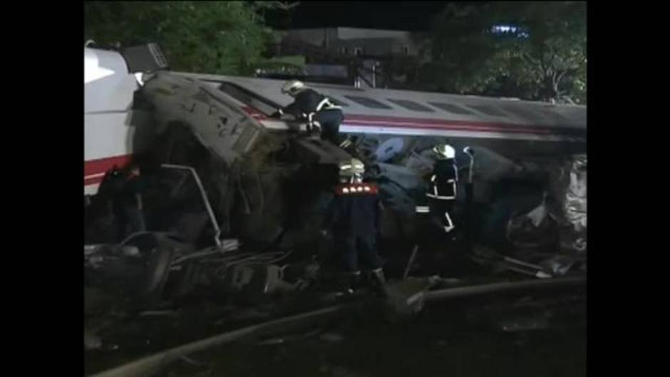 El descarrilamiento de un tren en Taiwán causa la muerte de al menos 17 personas