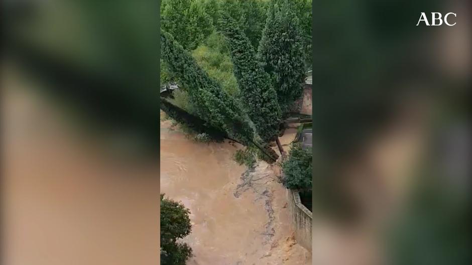 Vídeo: la tromba de agua que arrasa con todo en Ronda