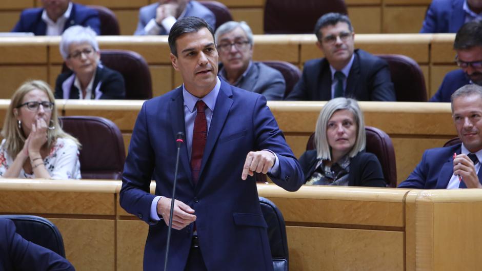 Sánchez: «No se si llamarlo señor Cosidó o doctor Cosidó»