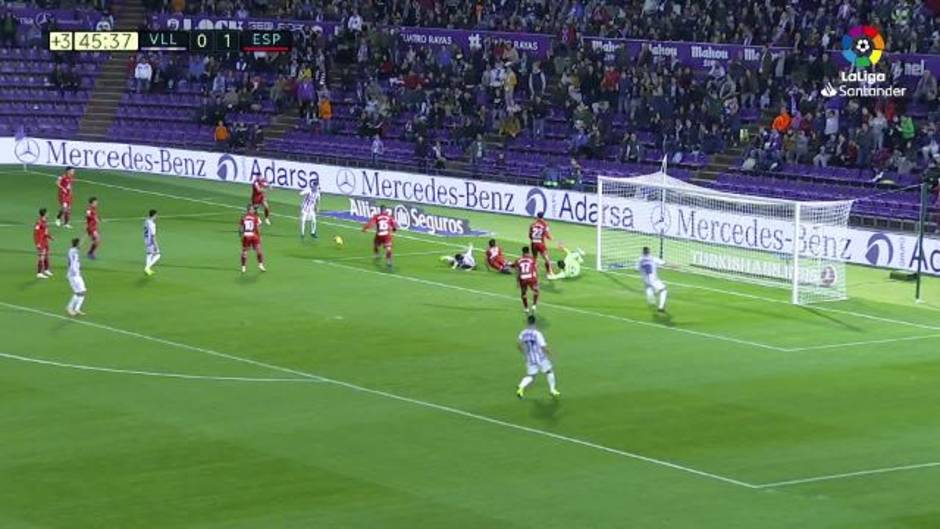 Jugada de Toni Villa por la línea de fondo en el Real Valladolid 1-1 Espanyol