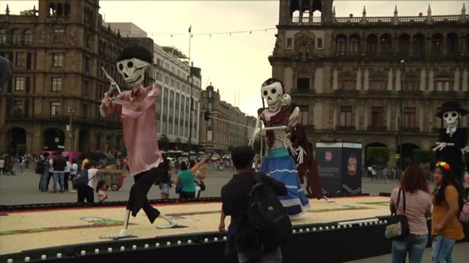 México celebra su tradicional Día de los Muertos