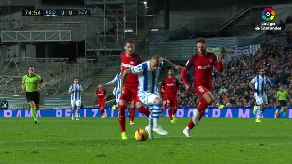 Ocasión de gol de Sandro en la Real Sociedad 0- 0 Sevilla