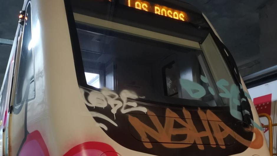 Vandalismo en el Metro: «Solté los mandos del tren para forcejear con unos gamberros»