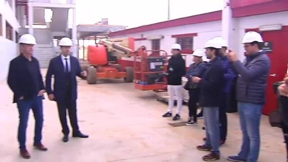 Caparrós visita las obras de la Ciudad Deportiva del Sevilla