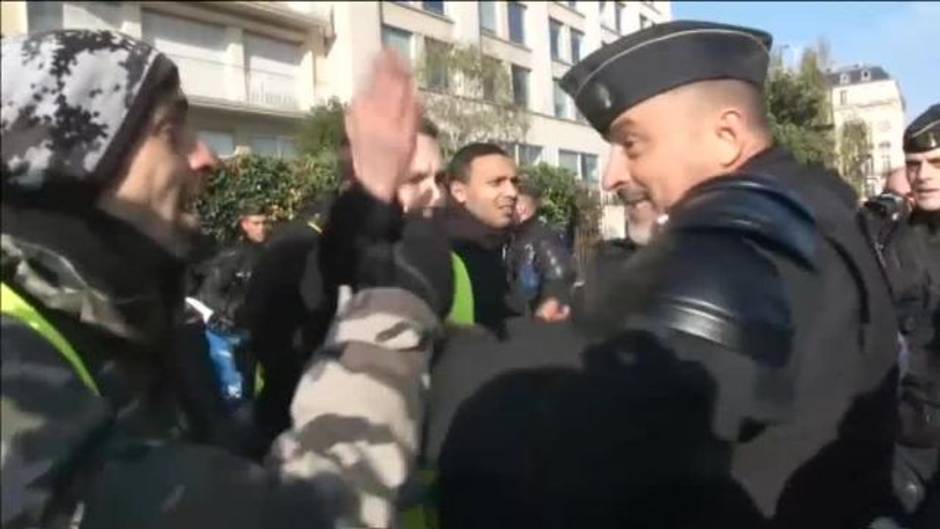 24 heridos y 17 detenidos en la protesta de los "chalecos amarillos" en Francia